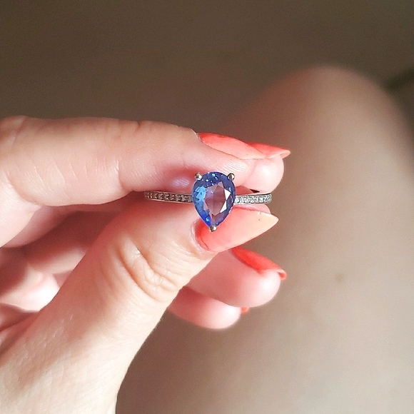 Ring with purple centre stone - Picture 1 of 3